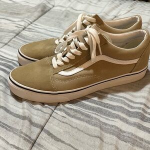 Vans Men's Beige and White Sneakers